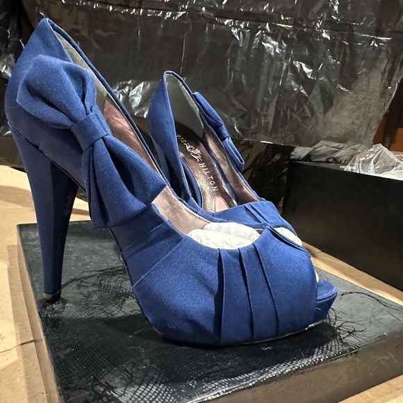 Paris Hilton heels - Picture 1 of 3